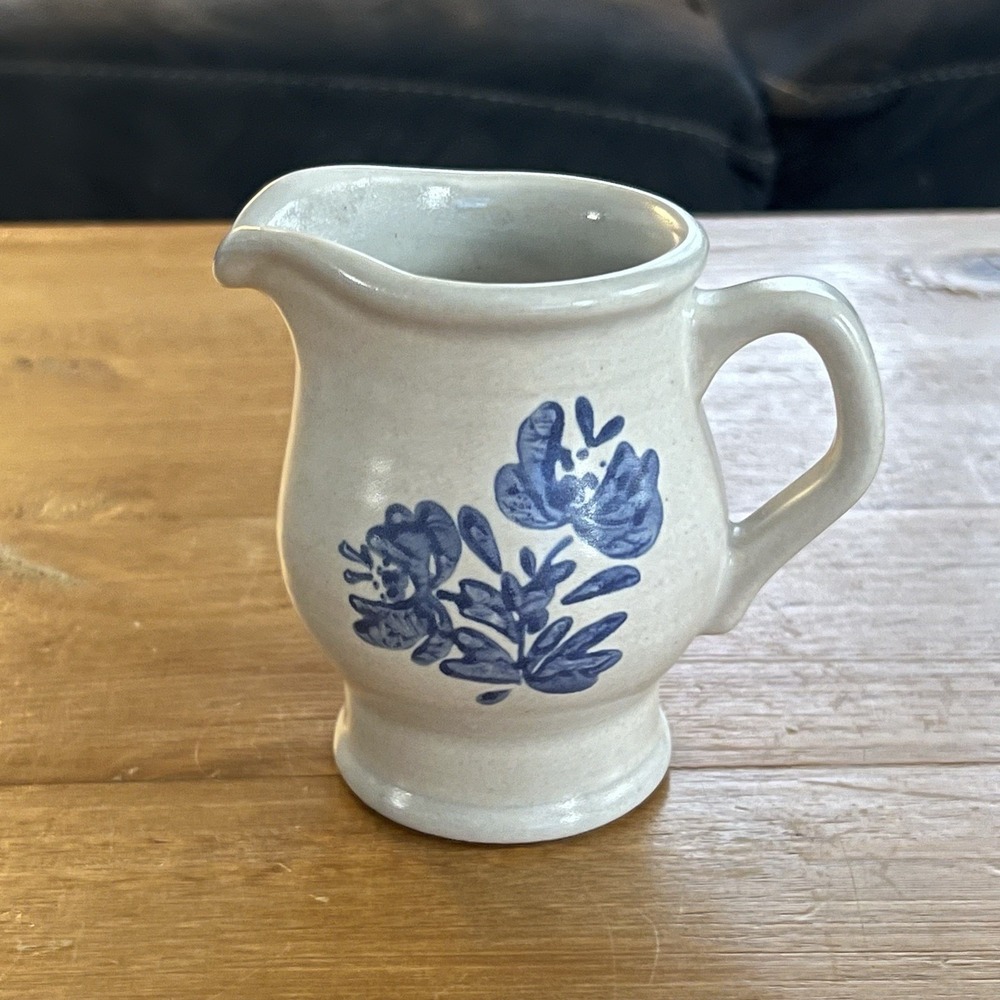 Vintage Pfaltzgraff Yorktowne Creamer Blue Floral‎ Stoneware USA